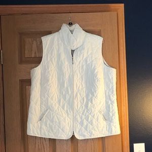 CJ Banks light weight quilted vest—-off white